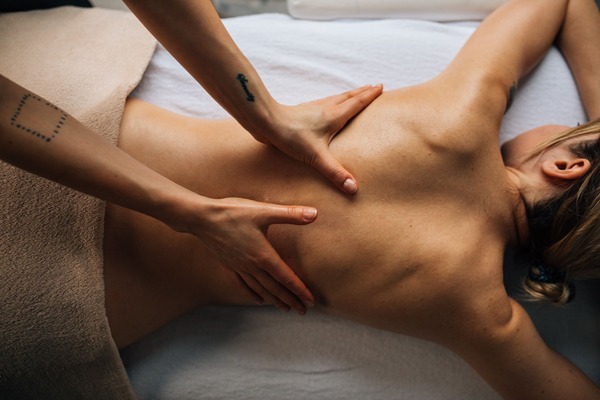 8 beneficios da massagem modeladora, massagem modeladora, como fazer massagem modeladora